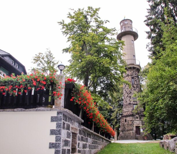 ungerberg-mit-aussichtsturm-neustadt-sachsen